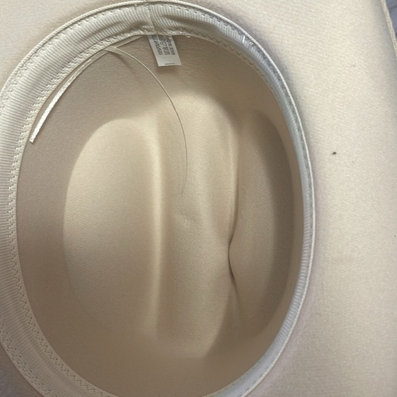 Beige /creme felt Cowboy/Fedora Hat with Turquoise faux silver band - Picture 4 of 7